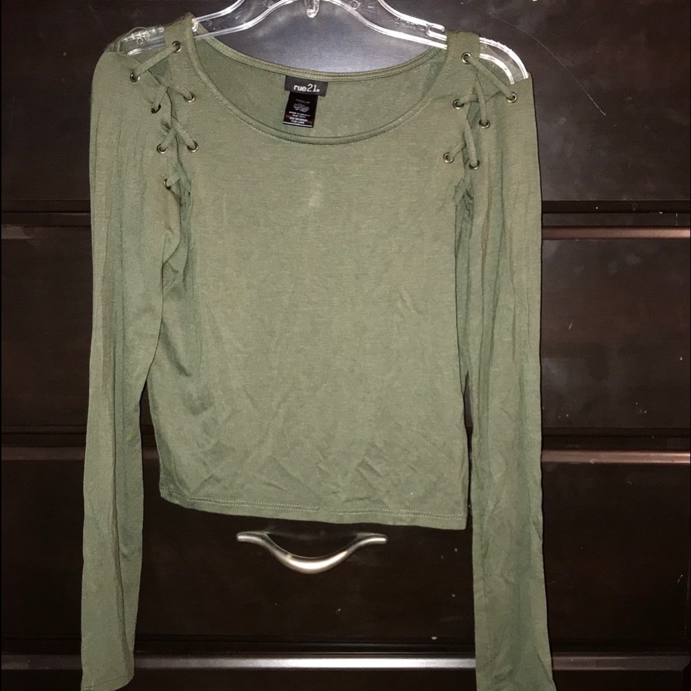 Olive green long sleeve crop top!
